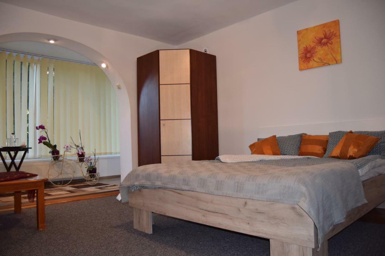 Central Appartment St'S Martin Church บราชอฟ ภายนอก รูปภาพ