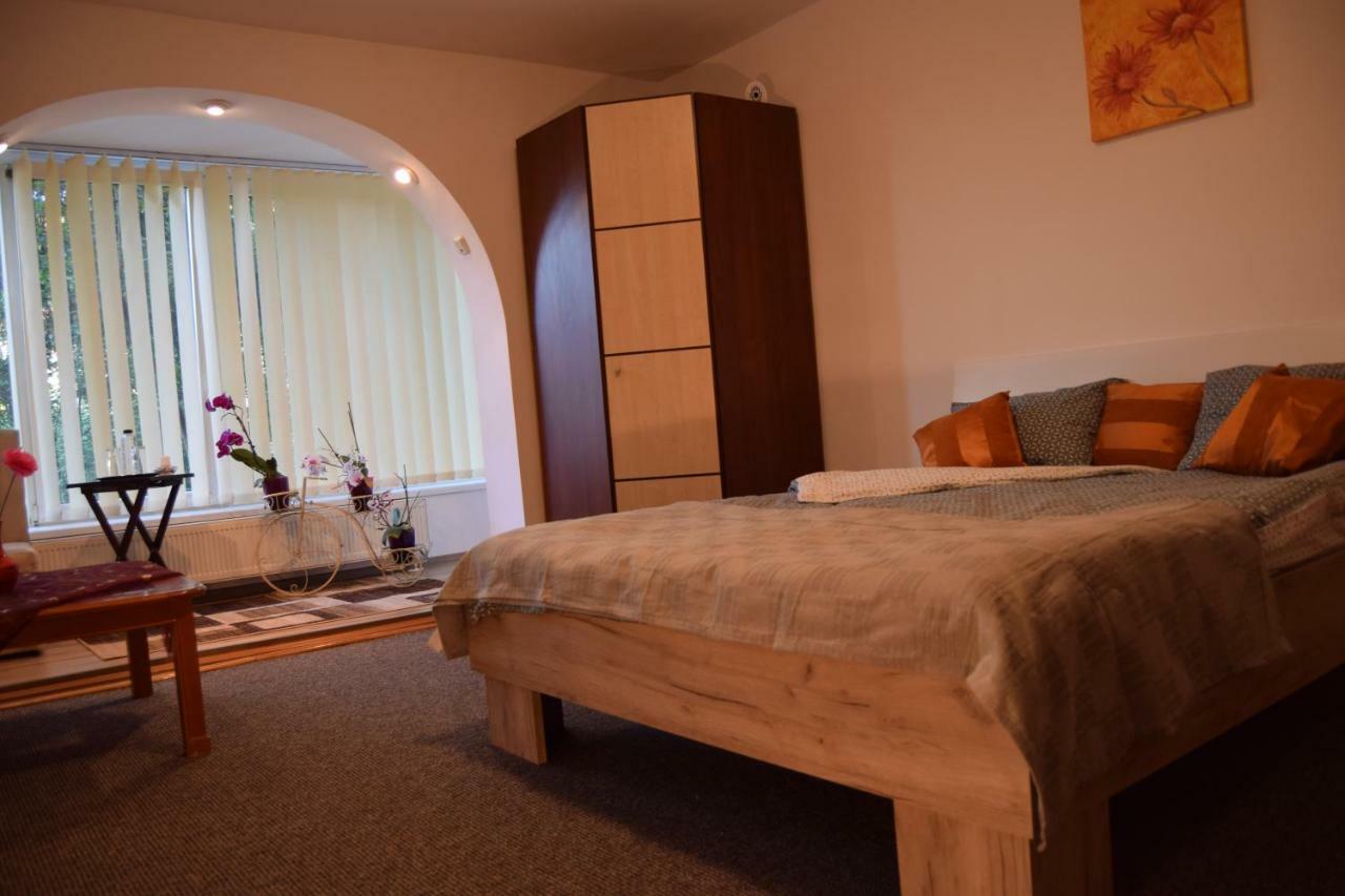 Central Appartment St'S Martin Church บราชอฟ ภายนอก รูปภาพ